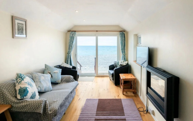 Beach Side House in Beautiful Borth