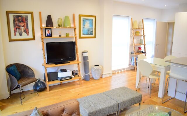 Bermondsey 2 Bedroom Flat With Garden