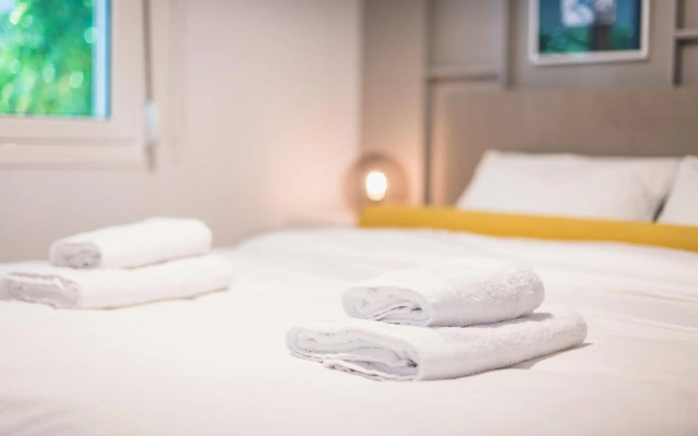 2 stops to Acropolis - Free Cancellation - Terrace