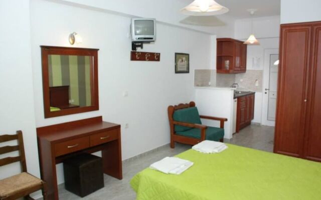 Amoudi Studios Apartments Hotel