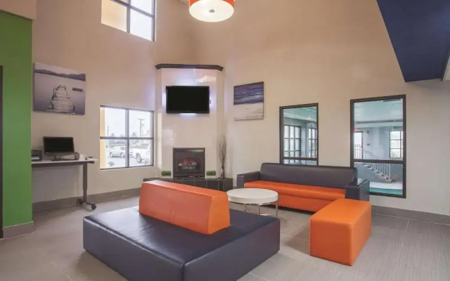 La Quinta Inn & Suites By Wyndham Knoxville East