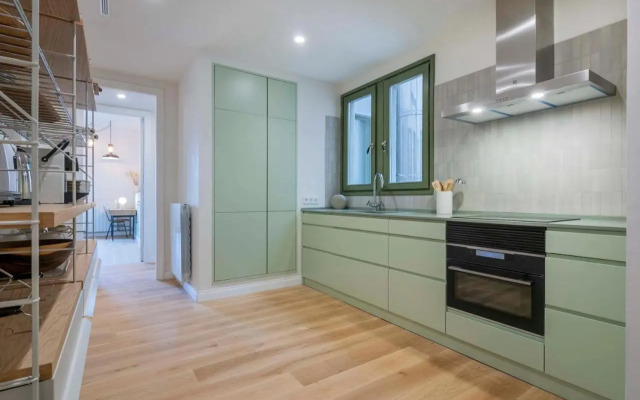 Amazing 5 bedrooms 5 bathrooms by Plaza Catalunya