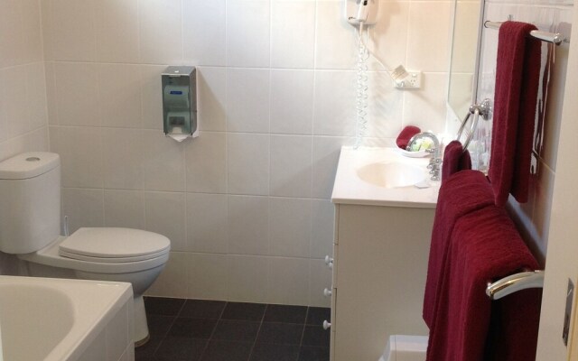 Ashton Townhouse Motel & Suites