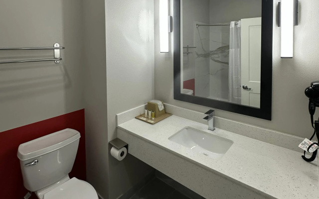 Super 8 By Wyndham Baytown