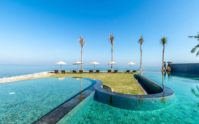 Lovina Beach Club & Resort