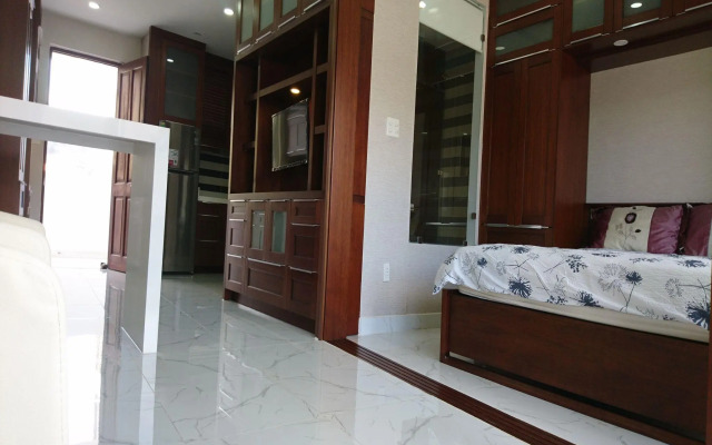 Nancy Thuy Tien Apartment 1012