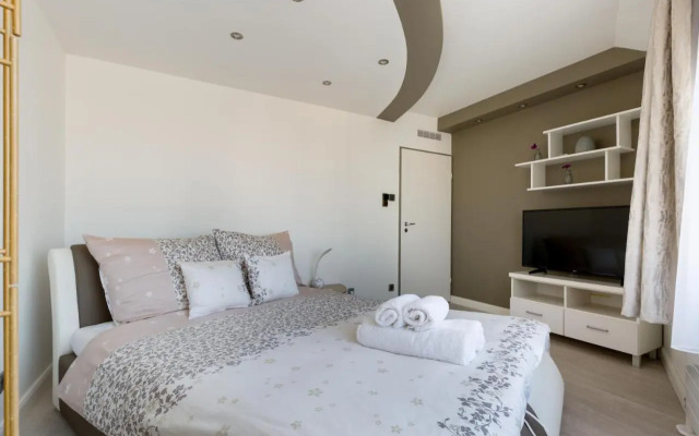 Panorama Dream Home w 3BDR, A/C, Garage & Jacuzzi