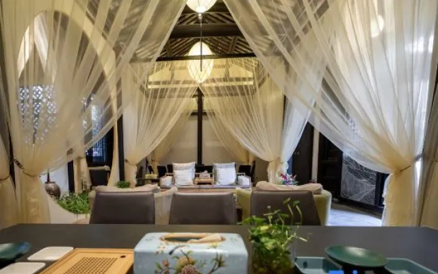 Yueshang Zen Space Homestay (Jinxi Ancient Town)