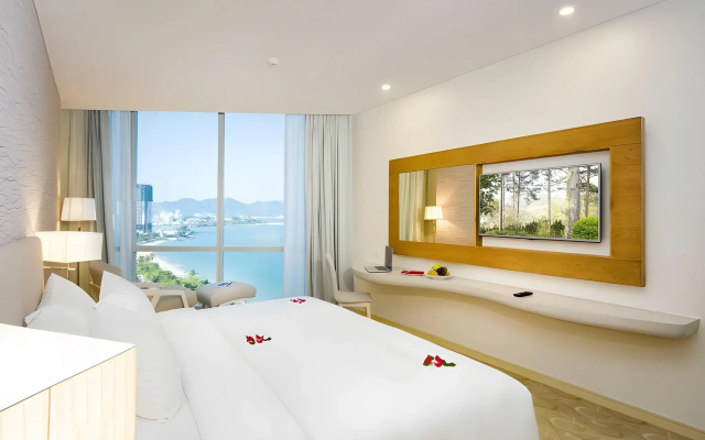 Diamond Bay Hotel
