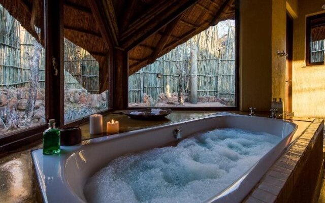 Tshwene Lodge