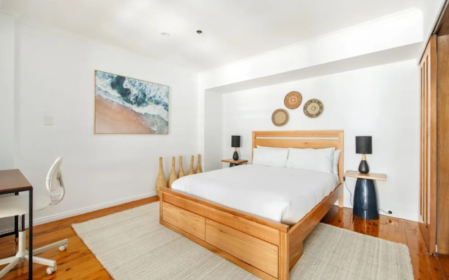 Stylish Inner City 2-bed Unit by Fig Lane Park – Guest Rooms – Sydney