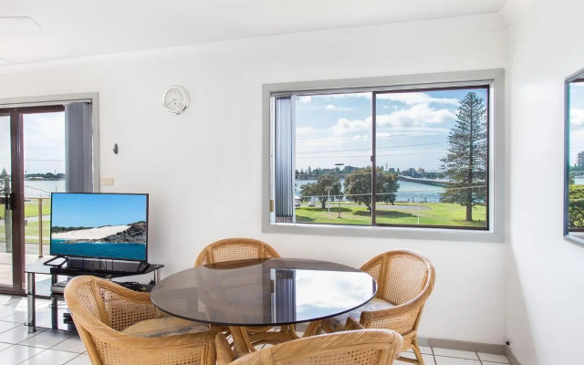 Oxley 8 at Tuncurry