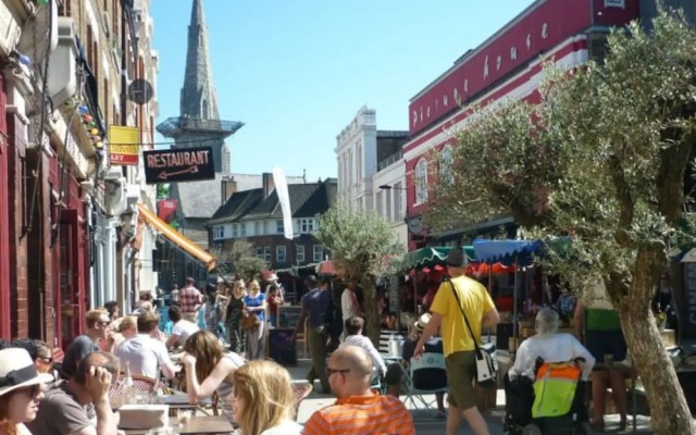 Stunning 1 Bedroom Flat in Amazing Location