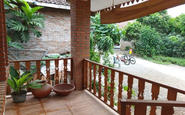 Borobudur Kampung Homestay - MARSUDI