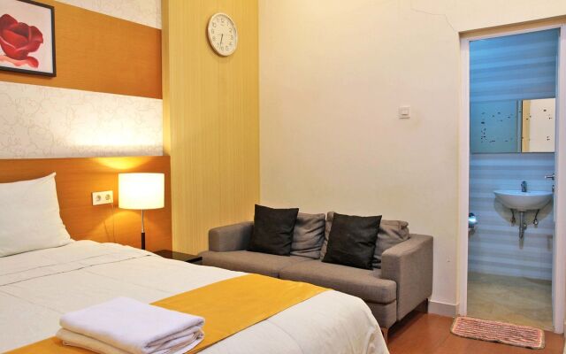 RedDoorz near Plaza Marina