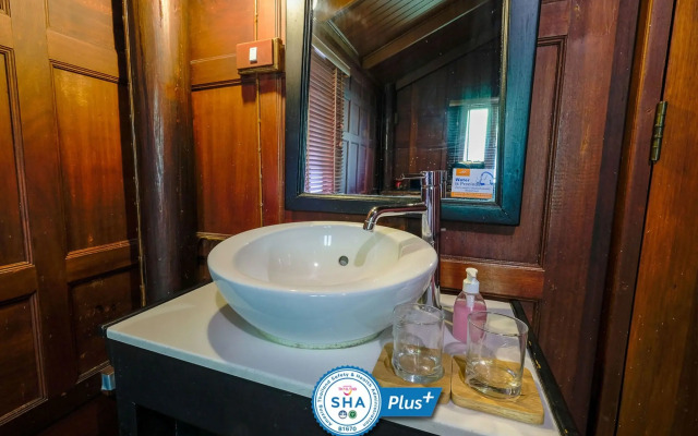 Baan Amphawa Resort & Spa