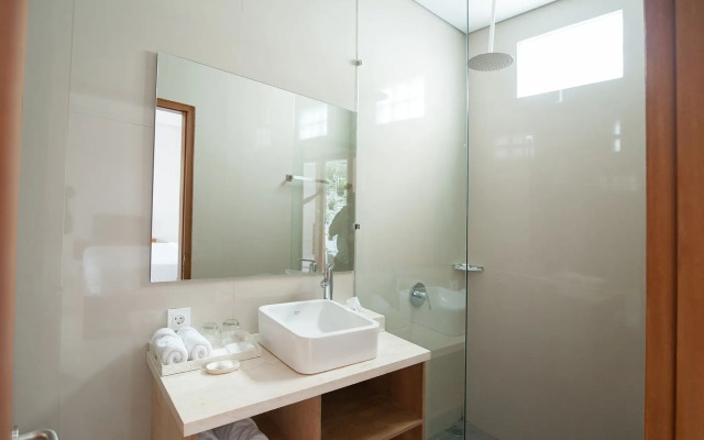 Apple Villa & Suite Seminyak