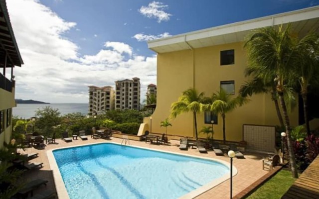 Nice 2 level condo with ocean view - ideal for families