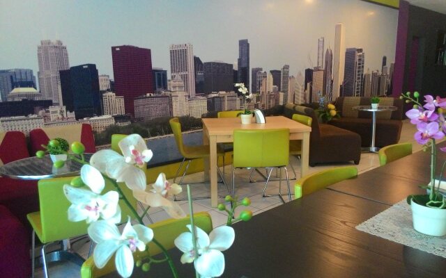 La Pamela Suites