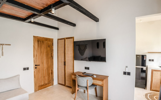 Sarang Apartments by EVDEkimi - Rice field escape with Yoga lounge, Lush garden