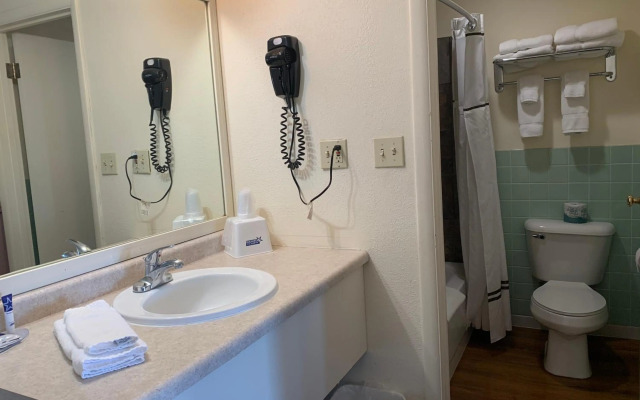 Americas Best Value Inn Wall