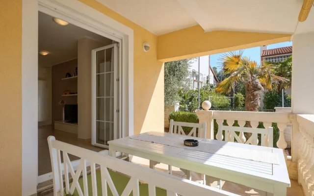 Premium Apartment With Patio