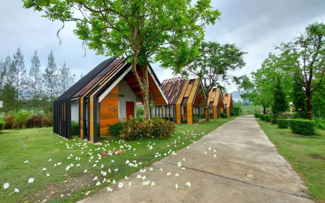 Tanaosri & Creekside Resort