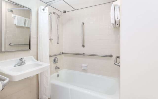 Super 8 by Wyndham Valdosta Mall