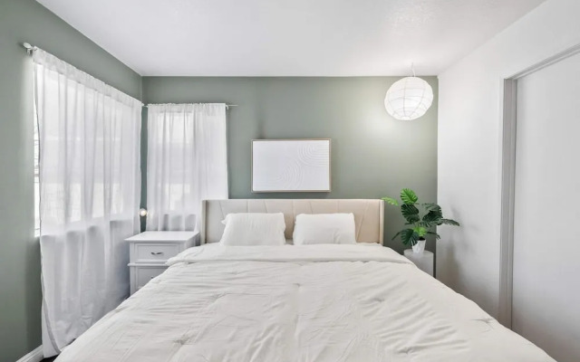 Modern Cozy Retreat With Pool Fireplace