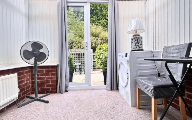 2 Bedrooms - 3 Beds - Quiet Retreat - Parking