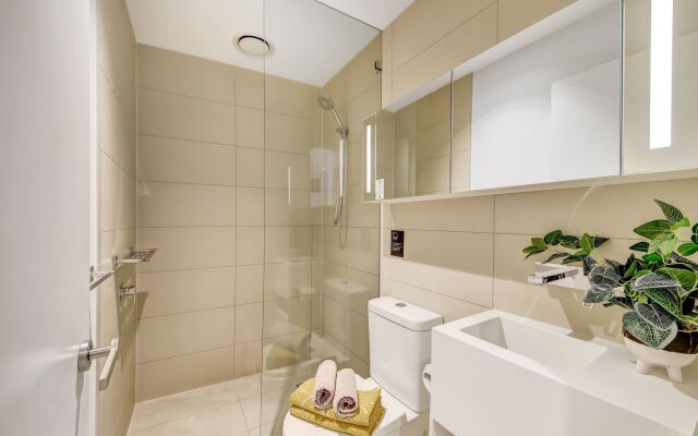 A Modern 2Br Apt Near Crown & Southern Cross