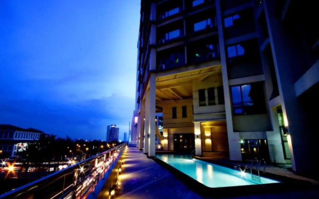 Mandarin Plaza Hotel