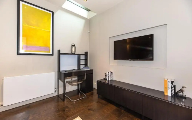 Spacious 4BR Victorian Estate in Kensington