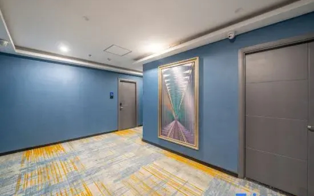 Xi Fali Hotel (Nanning East Railway Station Jinqiao Bus Station)