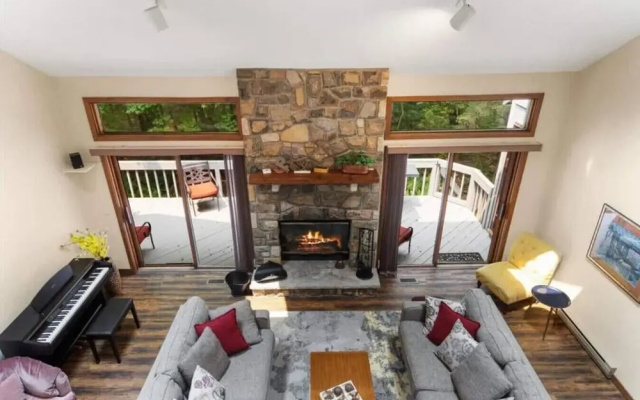 Pocono Chalet Jacuzzi Bathtub 4 BDRMS