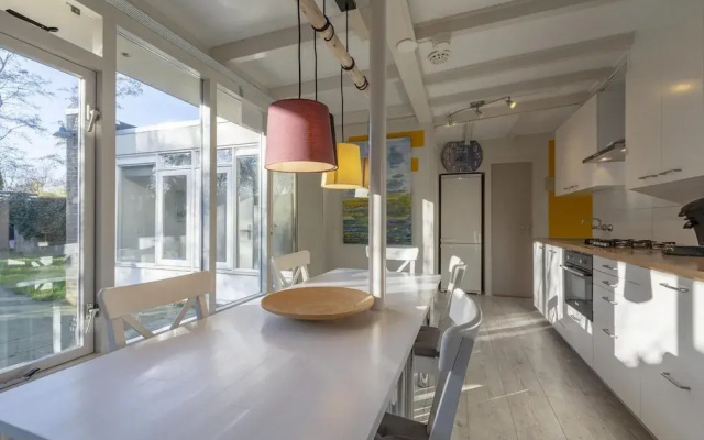 Lovely Bungalow on Green Park With Patio
