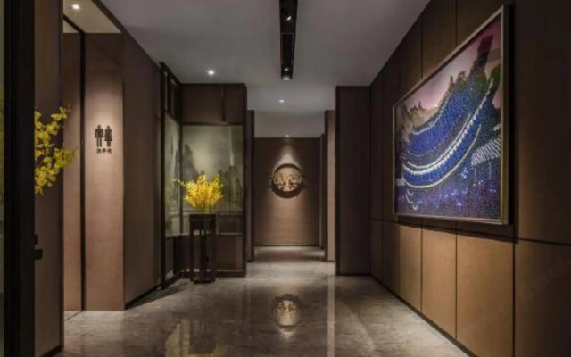 Huayi Hotel