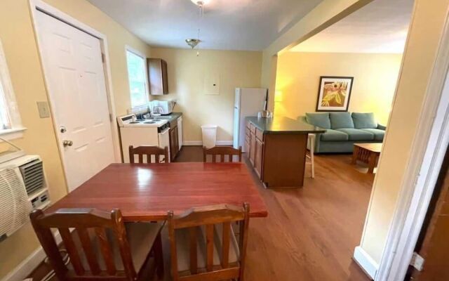 Geneva Hotel & Tiki Bar