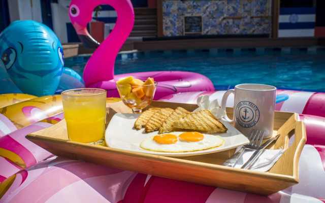 Casa del Puerto Hostel & Suites