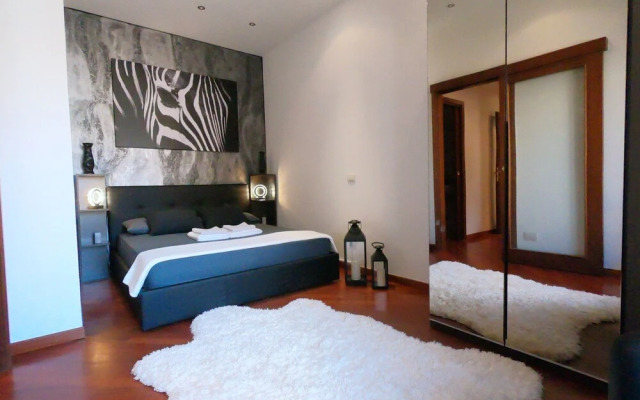 Deluxe Central Apartment