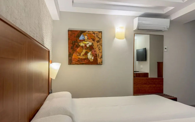 Torreluz Centro Hotel