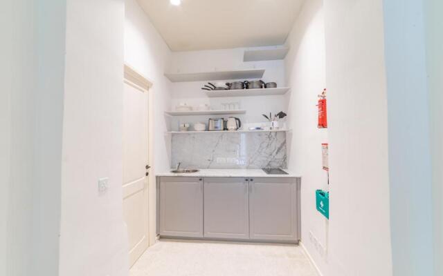 AF 1 - Modern 1BR duplex