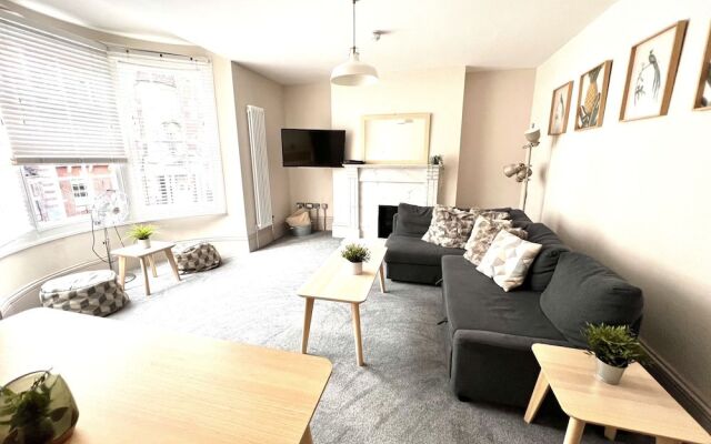 Oxford Street Grand Apartment