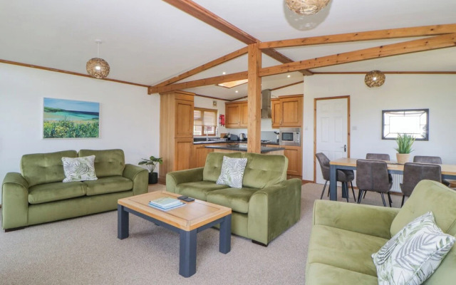 Three Views Lodge