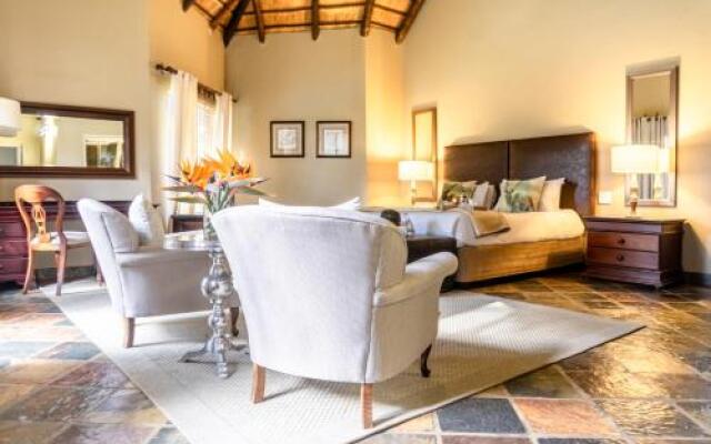 Re a Lora Lodge