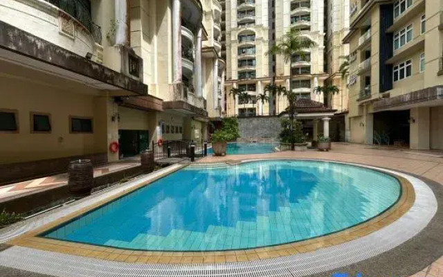 Riverine sapphire apartment