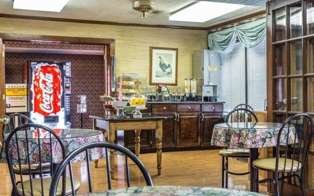 Red Roof Inn & Suites Cornelius – Lake Norman