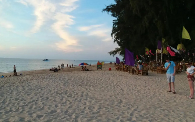 Lanta Long Beach Hostel