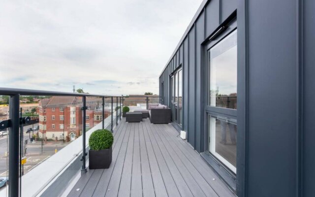 2 Bedroom Penthouse - large balcony - Minster view
