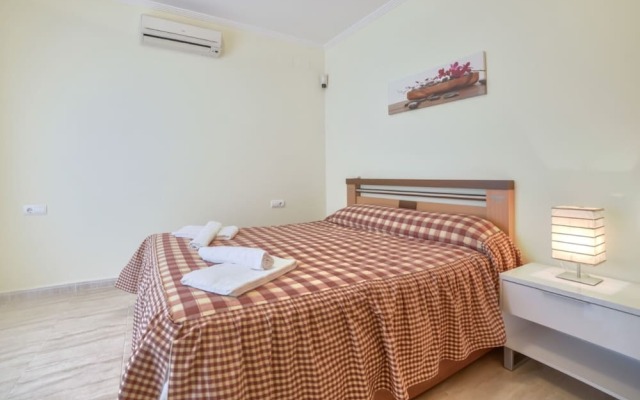 Bungalow - 3 Bedrooms with Pool and WiFi - 105003